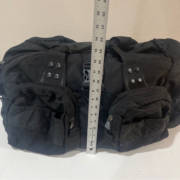 Oakley Vintage Software Duffle Bag Black/Titanium - Picture 7 of 14